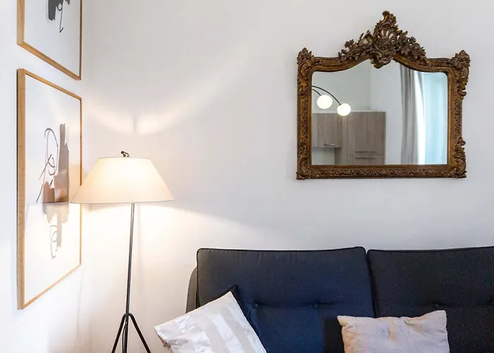 Easytopstay - Colosseum Cosy Apartment